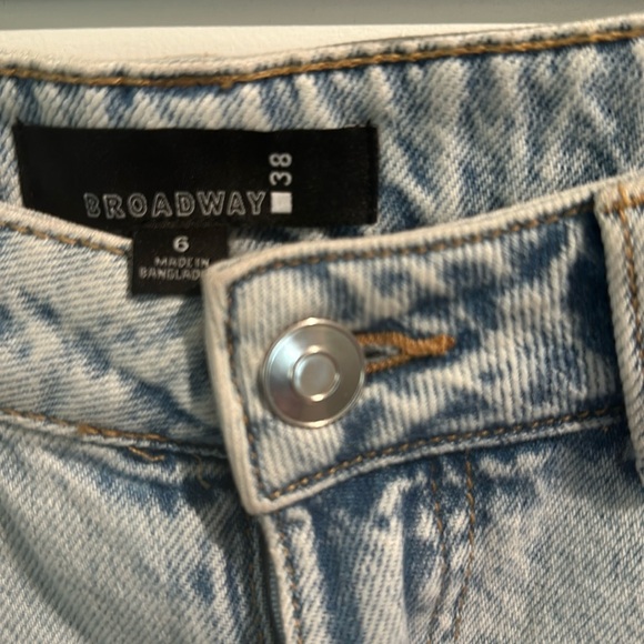 NWT Broadway Acid Wash 9 Pocket Jeans Skirt with Front Split. Size 6 - Picture 5 of 8